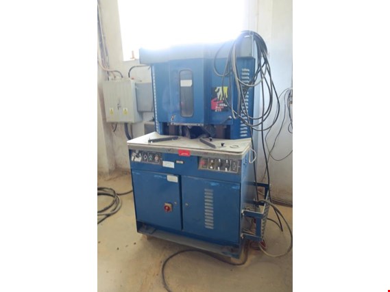 Used OMMA V-313 Saw for corners for Sale (Auction Premium) | NetBid Industrial Auctions